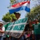 Integrantes de la Federación Nacional Campesina de Paraguay, participan durante una manifestación en contra del proyecto de ley de Registro Unificado Nacional (RUN), este 29 de octubre de 2024, frente al Palacio Legislativo, en Asunción (Paraguay). EFE/ Juan Pablo Pino