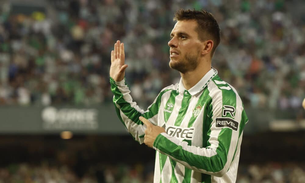 Imagen de archivo en la que el centrocampista del Betis Giovani Lo Celso celebra tras marcar ante el Espanyol, durante el partido de LaLiga en Primera División que Real Betis y RCD Espanyol disputaron en el estadio Benito Villamarín, en Sevilla. EFE/Julio Muñoz