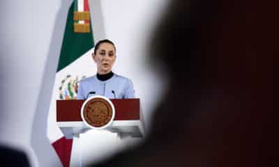 La presidenta de México, Claudia Sheinbaum, habla durante su conferencia de prensa matutina este jueves, en Palacio Nacional de la Ciudad de México (México). EFE/ José Méndez