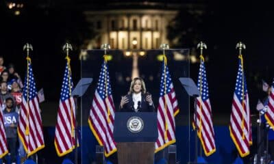 La vicepresidenta de EE.UU. y actual nominada presidencial demócrata, Kamala Harris, habla durante su mitin de 'argumentos finales' en la Elipse en Washington, DC, Estados Unidos, el 29 de octubre de 2024. EFE/JIM LO SCALZO