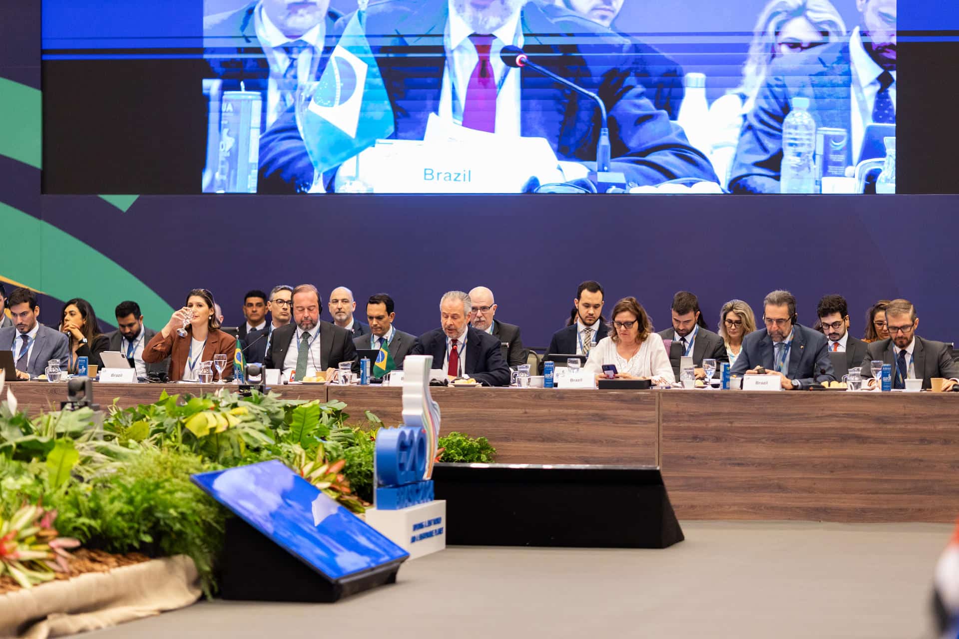 Fotografía cedida por Audiovisual G20 Brasil de los ministros de Energía de los países del G20 durante una reunión este viernes, en Foz de Iguaçu (Brasil). EFE/ Audiovisual G20 Brasil