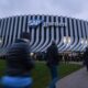 Seguidores llegan al Sap Garden para asistir al partido de Euroliga entre el Bayern Munich y el Real Madrid, este jueves. EFE/EPA/LEONHARD SIMON