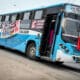 Fotografía de archivo de un autobús con un cartel de protesta en Lima (Perú). EFE/ Stringer