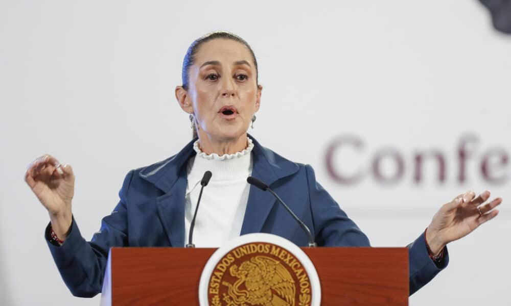 La presidenta de México, Claudia Sheinbaum, habla este jueves durante una rueda de prensa en Palacio Nacional, de la Ciudad de México (México). EFE/ Isaac Esquivel