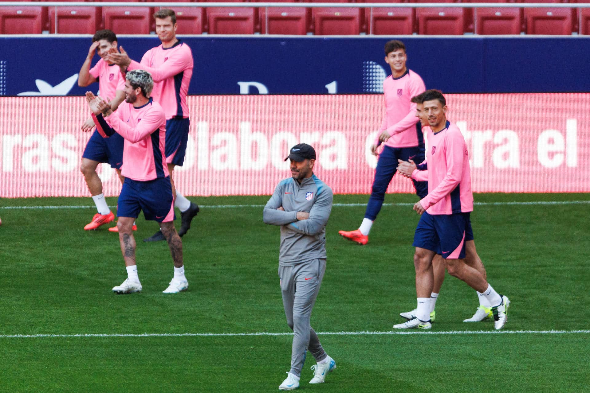 Simeone, en el entrenamiento de este sábado. EFE/Sergio Pérez