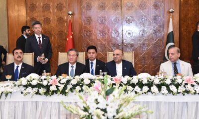 Foto facilitada por el Departamento de Información de Prensa de Pakistán muestra al primer ministro paquistaní, Shehbaz Sharif (C), posando para una foto familiar con el jefe de las delegaciones en la 23ª cumbre de la Organización de Cooperación de Shanghai (OCS) en Islamabad, Pakistán, el 16 de octubre de 2024. FE/EPA/PAKISTANI PRESS INFORMATION DEPARTMENT/HANDOUT 65632HANDOUT EDITORIAL USE ONLY/NO SALES