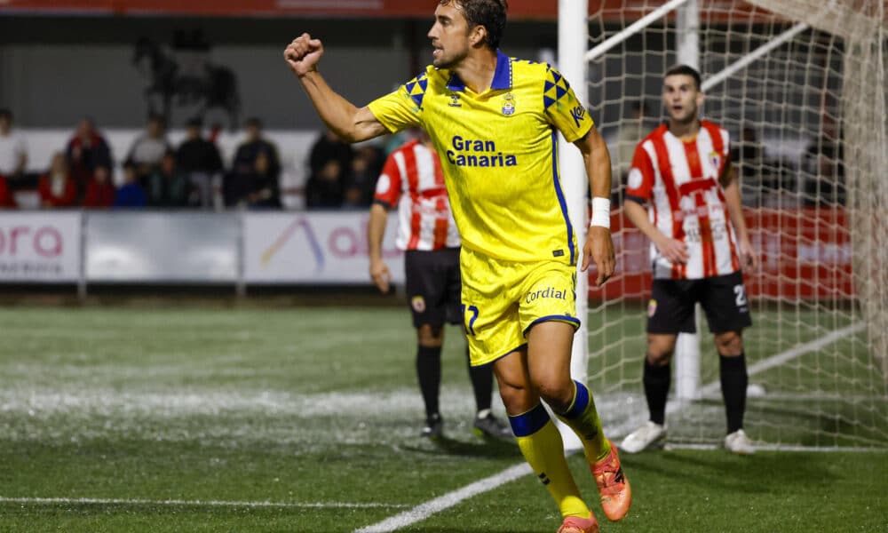 Jaime Mata celebra el primer gol. EFE/Javier Cebollada