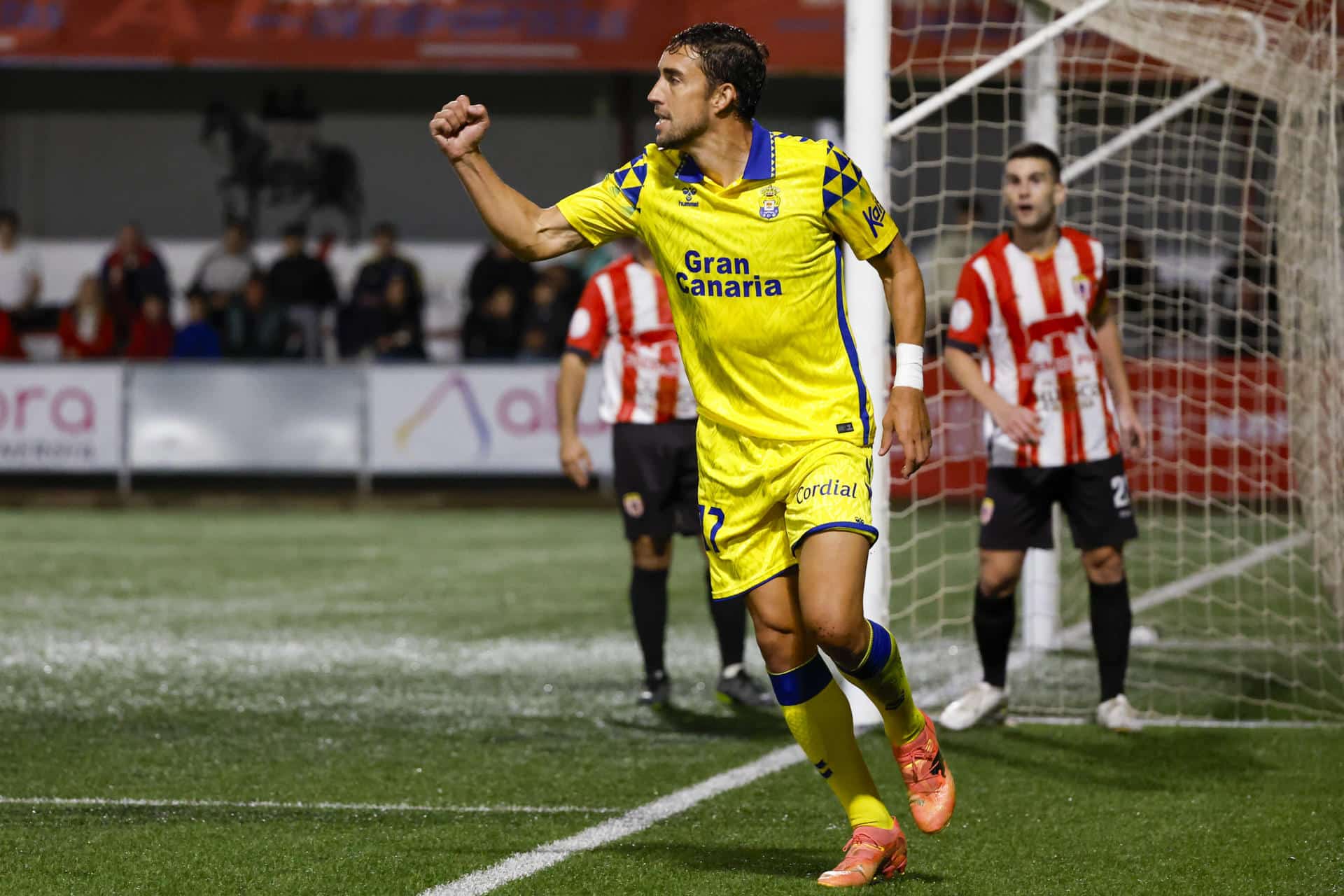 Jaime Mata celebra el primer gol. EFE/Javier Cebollada