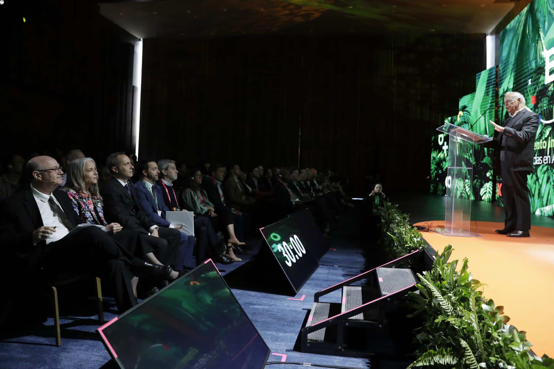 Fotografía de archivo del ministro de Hacienda de Colombia, Ricardo Bonilla, hablando durante la ceremonia de apertura del BID Lab Forum en Bogotá (Colombia). EFE/ Carlos Ortega ARCHIVO