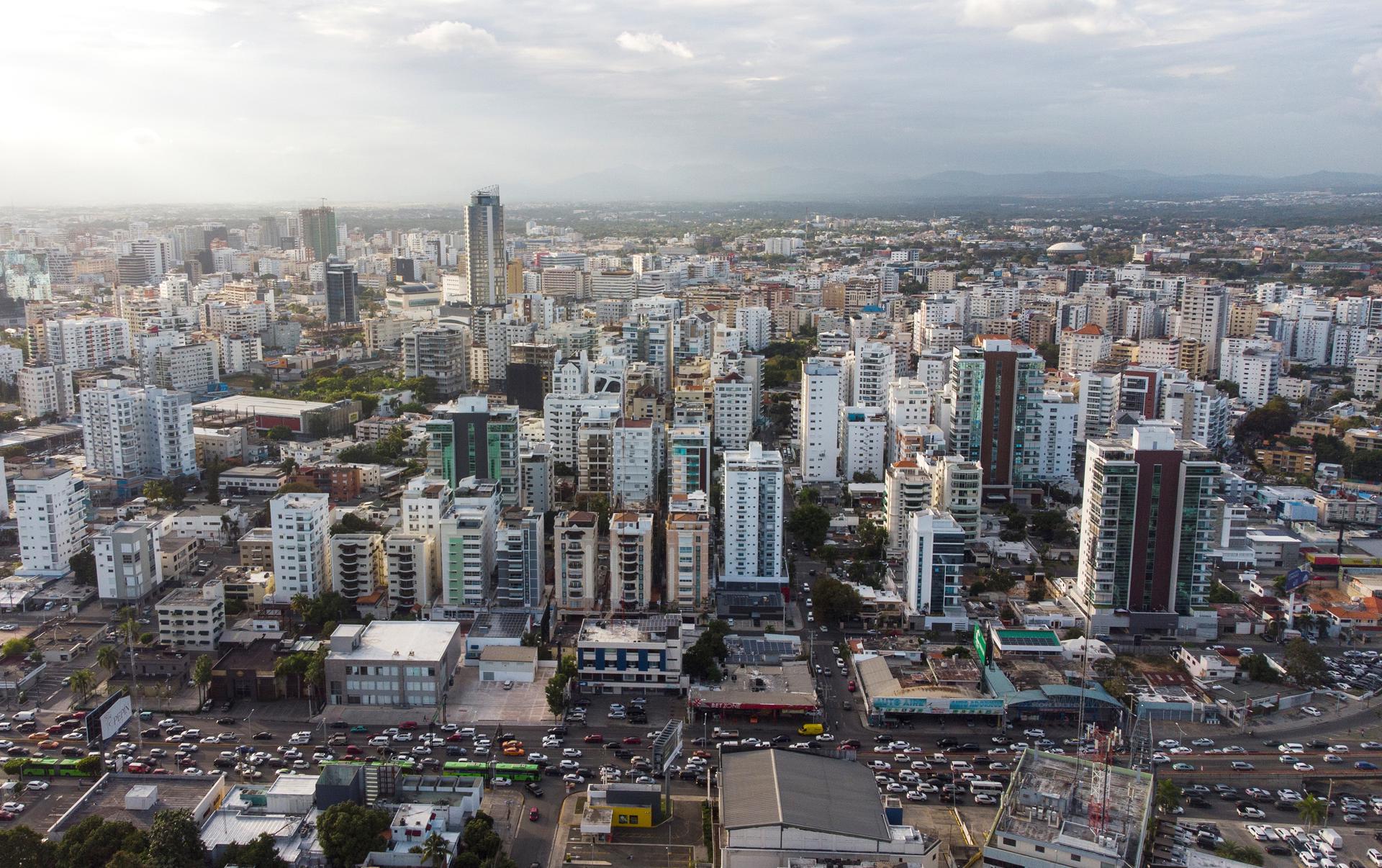 Fotografía de archivo de una panorámica del Distrito Nacional en Santo Domingo (República Dominicana). EFE/ Orlando Barría