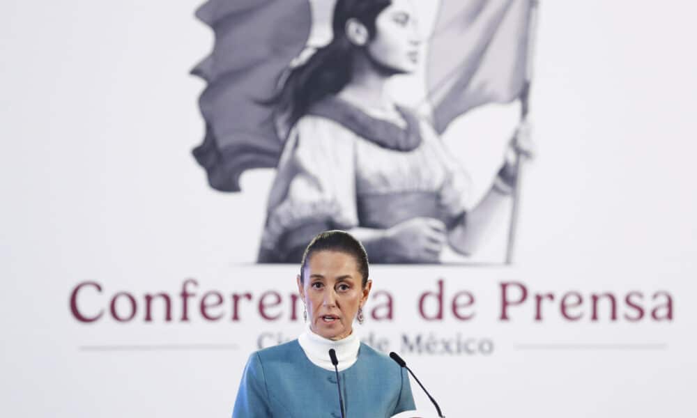 La presidenta de México, Claudia Sheinbaum, habla durante una rueda de prensa este miércoles, en el Palacio Nacional en la Ciudad de México (México). EFE/ Mario Guzmán