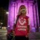 Fotografía de archivo de una mujer durante el acto inaugural del mes internacional de prevención del cáncer de mama, el 5 de octubre de 2021, en Montevideo (Uruguay). EFE/Raúl Martínez