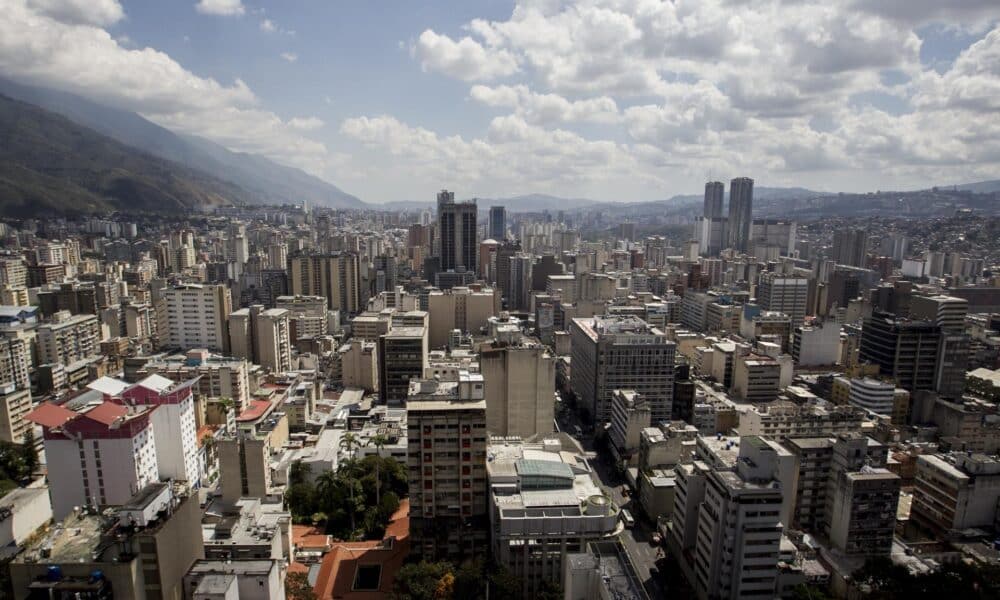 Panorámica del centro de Caracas desde la sede del Banco Centra de Venezuela. EFE/MIGUEL GUTIÉRREZ