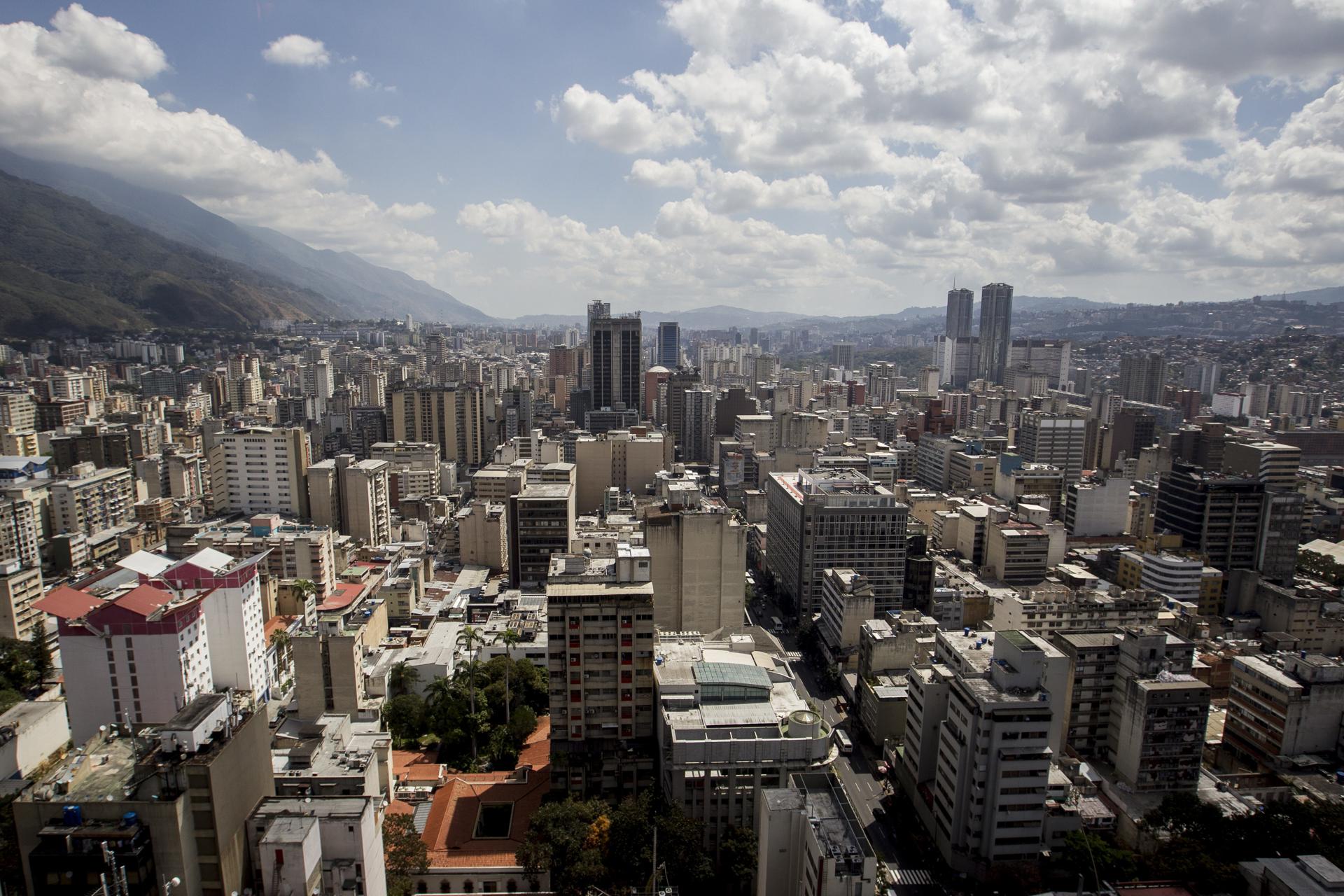 Panorámica del centro de Caracas desde la sede del Banco Centra de Venezuela. EFE/MIGUEL GUTIÉRREZ