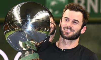 Estocolmo (Suecia), 20/10/2024.- El estadounidense Tommy Paul derrotó al búlgaro Grigor Dimitrov por 6-4 y 6-3, y logró el cuarto título de su carrera, el segundo en el torneo de Estocolmo, que ya conquistó en 2021, cuando inauguró su historial. EFE/EPA/Claudio Bresciani SWEDEN OUT