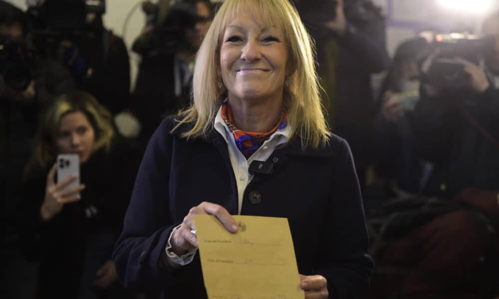 Fotografía de archivo del 30 de junio de 2024 de la hoy candidata a vicepresidenta de Uruguay por el opositor Frente Amplio, Carolina Cosse, durante un evento electoral en Montevideo (Uruguay). EFE/ Str