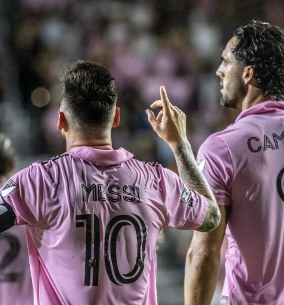 Lionel Messi del Inter de Miami junto a su compañero de equipo, el delantero Leonardo Campana. EFE/EPA/CRISTÓBAL HERRERA-ULASHKEVICH