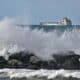 Las olas rompen con fuerza en la costa de Liguria, Génova (Italia). EFE/EPA/LUCA ZENNARO