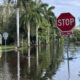 Fotografía de una calle inundada tras el paso del huracán Milton, este jueves en Fort Myers (Estados Unidos). EFE/ Octavio Guzmán