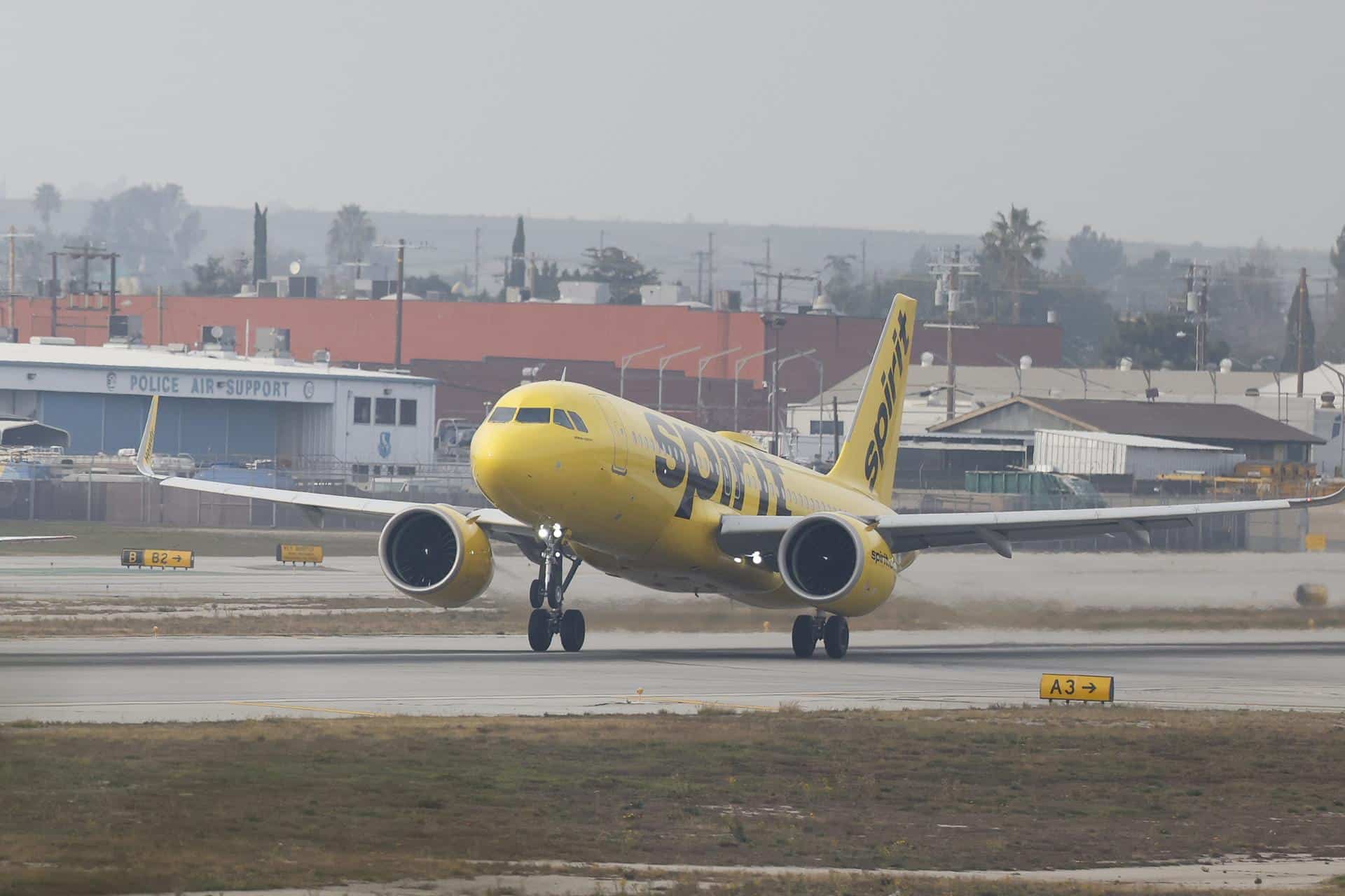 Foto de archivo de un avión de Spirit Airlines en el aeropuerto de Hollywood Burbank, en California, EE.UU. EFE/EPA/Caroline Brehman