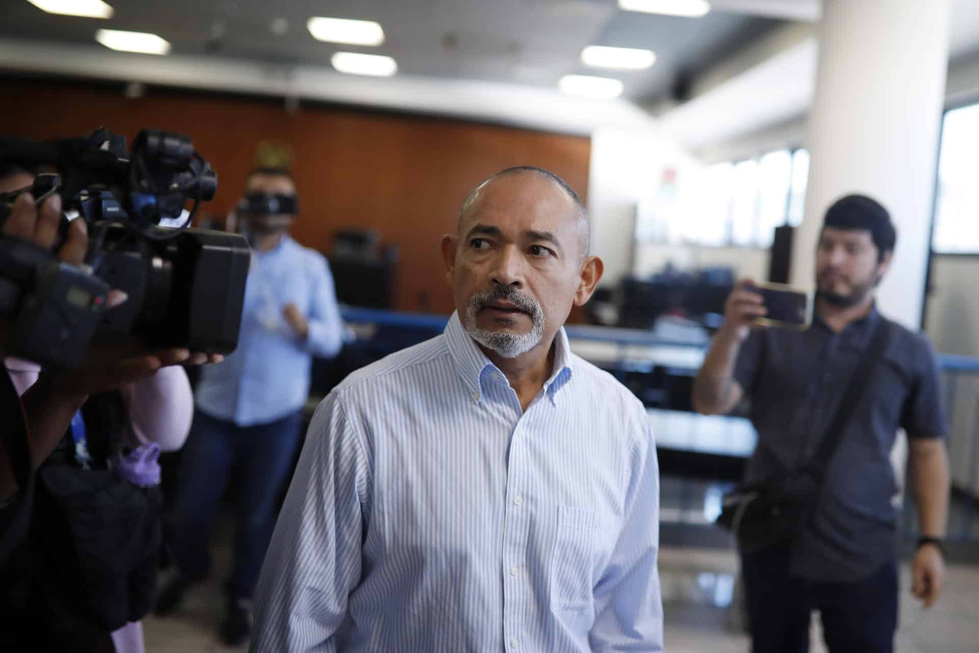 El exministro de seguridad, Mauricio Ramírez Landaverde, asiste a una audiencia este viernes, en el centro judicial "Isidro Menéndez", en San Salvador (El Salvador). EFE/Rodrigo Sura