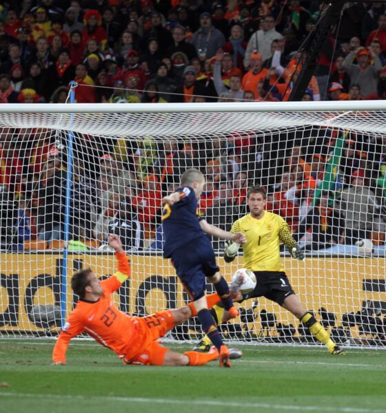 Andrés Iniesta,en el momento de marcar el gol que consiguío durante el partido de la final del Mundial de Sudáfrica Países Bajos- España. EFE/Cézaro de Luca .