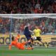 Andrés Iniesta,en el momento de marcar el gol que consiguío durante el partido de la final del Mundial de Sudáfrica Países Bajos- España. EFE/Cézaro de Luca .