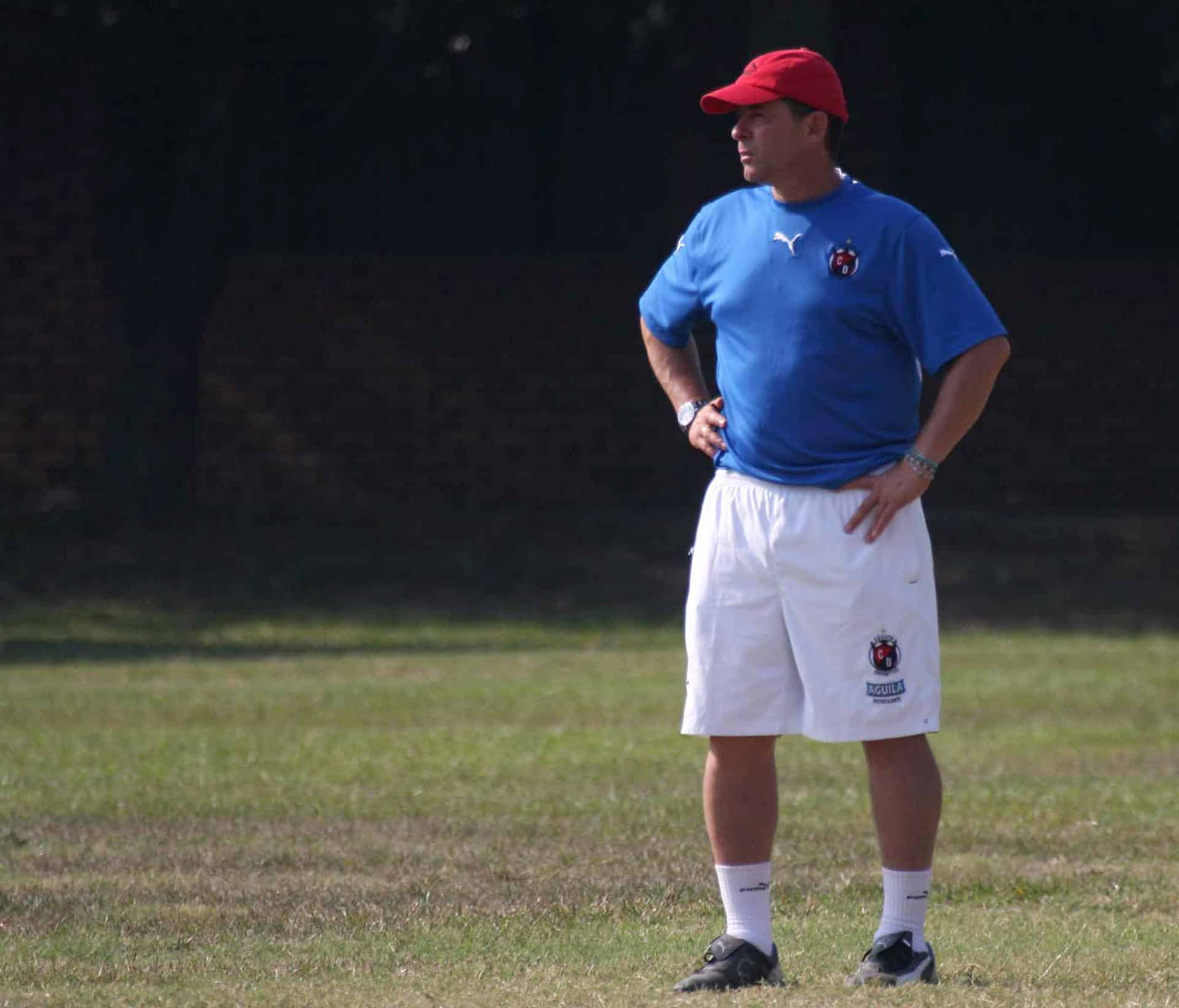 Fotografía de archivo del técnico colombiano Pedro Sarmiento. EFE/Efraín Patiño