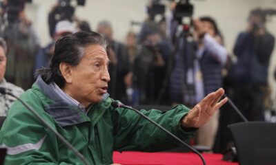 Fotografía cedida por Poder Judicial del expresidente peruano Alejandro Toledohablando ante los magistrados del Segundo Juzgado Penal Colegiado este viernes, en Lima (Perú). Toledo negó haber tenido reuniones con los funcionarios que estuvieron a cargo del contrato de concesión de la carretera Interoceánica sur a la empresa brasileña Odebrecht, así como tampoco con los directivos de la compañía, durante el interrogatorio de este viernes por el juicio oral en su contra por colusión. EFE/ Poder Judicial /SOLO USO EDITORIAL/SOLO DISPONIBLE PARA ILUSTRAR LA NOTICIA QUE ACOMPAÑA (CRÉDITO OBLIGATORIO)