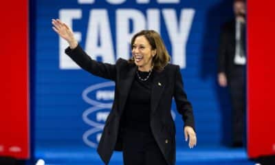 La vicepresidenta y candidata demócrata a la Casa Blanca, Kamala Harris, arriba a un mitin de campaña en Harrisburg, Pensilvania. EE.UU. EFE/EPA/Jim Lo Scalzo