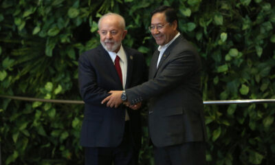 Fotografía del encuentro que sostuvieron en julio pasado los presidentes de Brasil, Luiz Inácio Lula da Silva, y de Bolivia, Luis Arce. EFE/ Luis Gandarillas