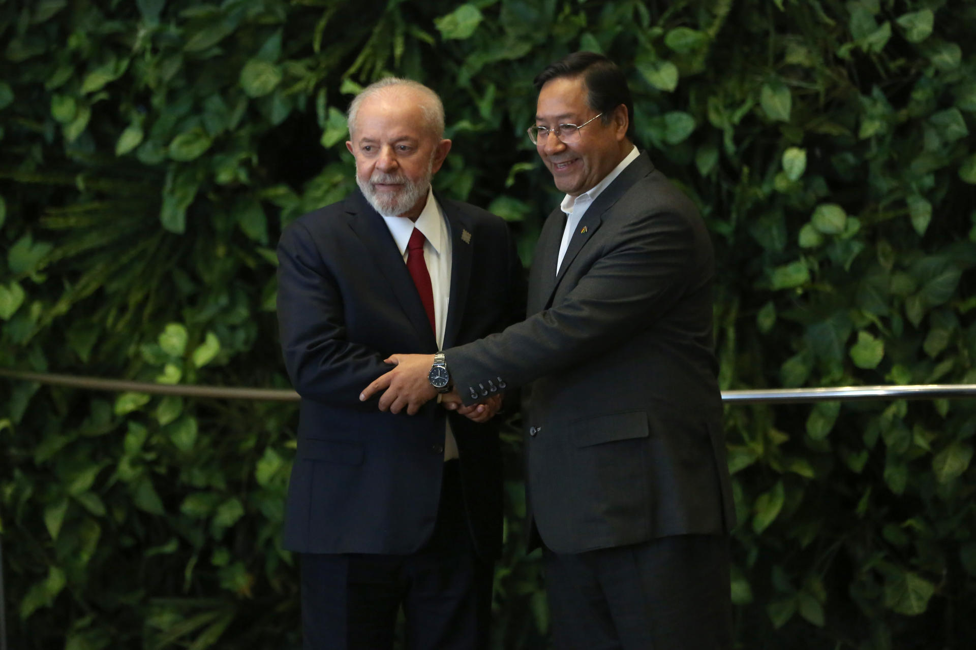 Fotografía del encuentro que sostuvieron en julio pasado los presidentes de Brasil, Luiz Inácio Lula da Silva, y de Bolivia, Luis Arce. EFE/ Luis Gandarillas