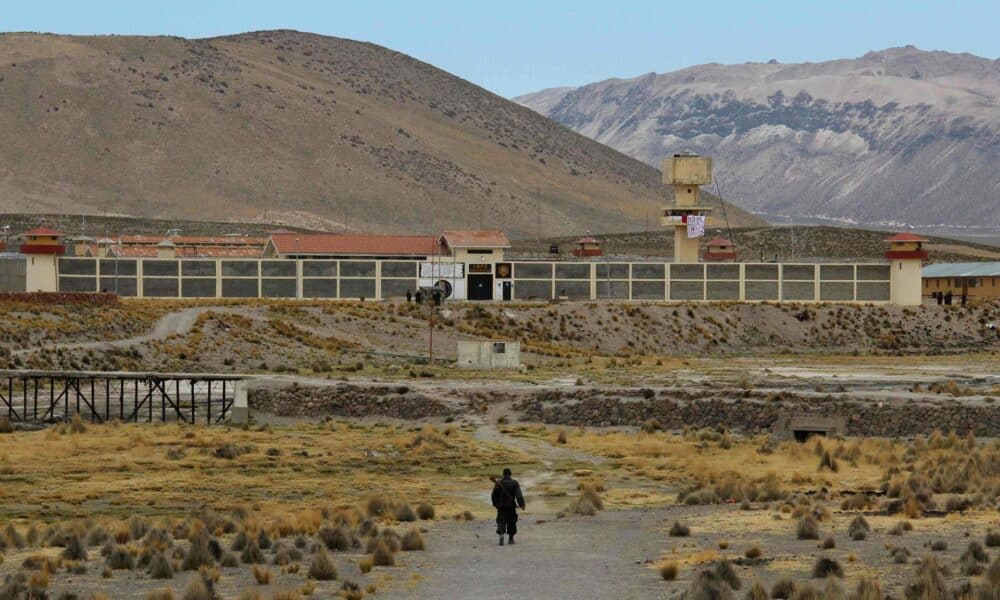 Fotografía de archivo en donde se ve la cárcel de máxima seguridad de Challapalca, ubicada en un remoto paraje andino del sur de Perú. EFE/STR