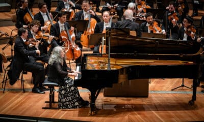 Un concierto ofrecido en la Orquesta Filarmónica de Berlín por la pianista argentina Martha Argerich y el director argentino-israelí Daniel Barenboim ha sido definido como un "regalo de otoño" por la prensa local en alusión a la edad de los dos músicos, ambos octogenarios. EFE/Filarmónica de Berlín / Stephan Rabold -SOLO USO EDITORIAL/SOLO DISPONIBLE PARA ILUSTRAR LA NOTICIA QUE ACOMPAÑA (CRÉDITO OBLIGATORIO)-