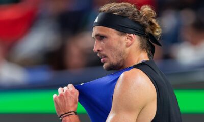 El tenista alemán Alexander Zverev festicula durante su partido ante el italiano Mattia Bellucci en el Shanghai Masters en Shanghai, China. EFE/EPA/ALEX PLAVEVSKI