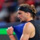 El tenista alemán Alexander Zverev festicula durante su partido ante el italiano Mattia Bellucci en el Shanghai Masters en Shanghai, China. EFE/EPA/ALEX PLAVEVSKI