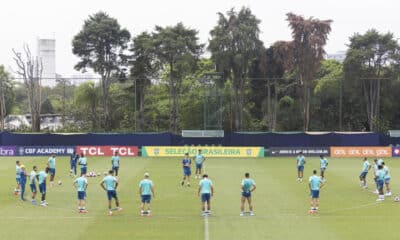 La selección de Brasil cumplió este miércoles en Sao Paulo su último entrenamiento antes de emprender el viaje a Santiago donde el jueves se enfrentará con la de Chile en un partido crucial para ambos países en las eliminatorias del Mundial de 2026. EFE/ Isaac Fontana