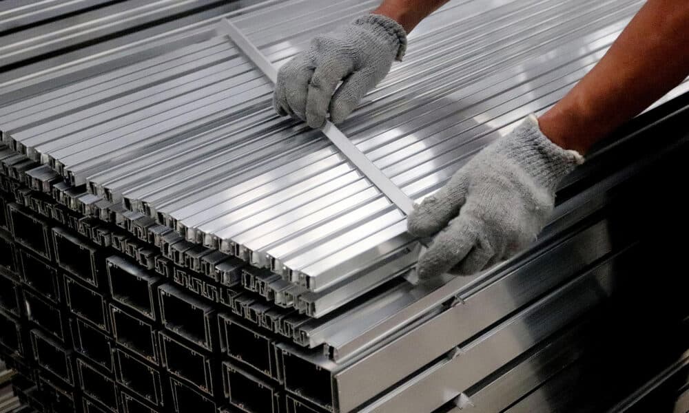 La industria metalúrgica en Latinoamérica, liderada por México y Brasil, se prepara para un crecimiento de hasta un 4 % en 2025, a pesar de la creciente competencia internacional, especialmente de China, según la Sociedad Mexicana de Fundidores A.C. (SMFAC). EFE/ José Pazos