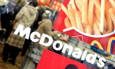 Fotografía de archivo de una tienda del gigante de comida rápida McDonald's. EPA/Andy Rain