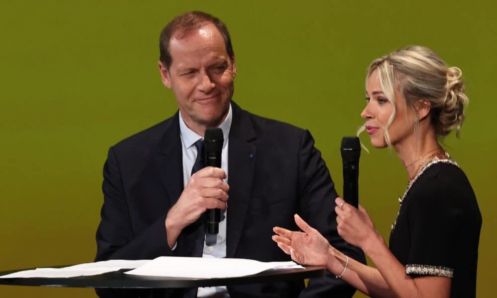 Christian Prudhomme y Marion Rousse, directores del Tour  masculino y femenino, durante la presentación de los recorridos de 2025. EFE/EPA/CHRISTOPHE PETIT TESSON