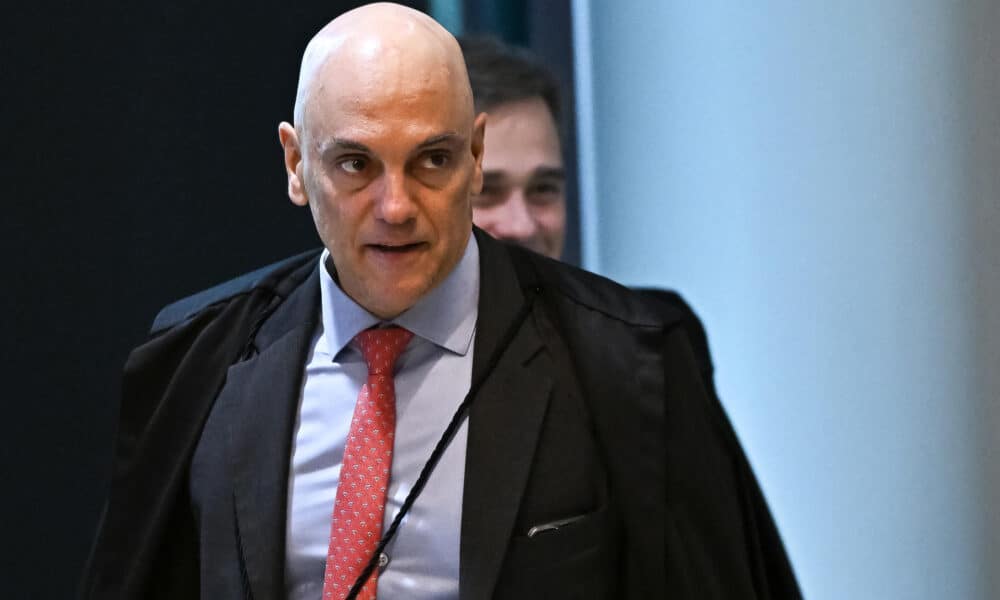 El magistrado del Supremo Tribunal Federa (STF), Alexandre de Moraes, participa en una sesión ordinaria del pleno del STF este miércoles, en Brasilia (Brasil). EFE/ Andre Borges