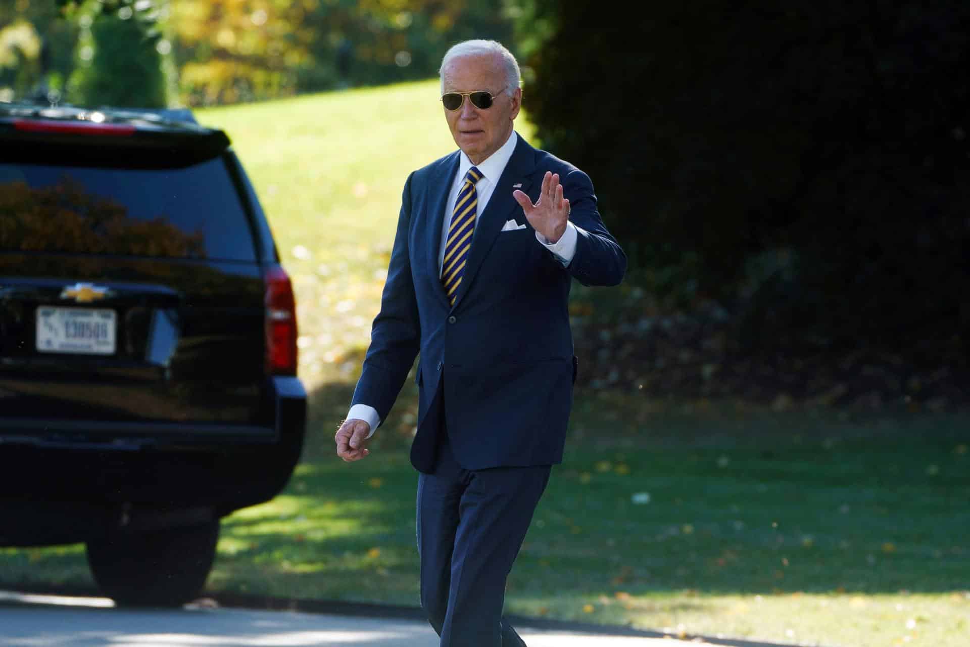 El presidente de Estados Unidos, Joe Biden, votó anticipadamente este lunes 28 de octubre de 2024. EFE/EPA/Will Oliver