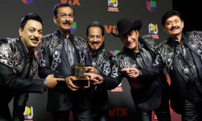 Imagen de archivo de los integrantes de la agrupación los Tigres del Norte posando en la alfombra roja de los Premios Juventud, en el coliseo José Miguel Agrelot en San Juan (Puerto Rico). EFE/ Thais Llorca