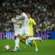 Los jugadores del Real Madrid Aurelien Tchouameni (i) y Eder Militao (2i). EFE/Zipi Aragón