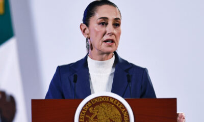 La presidenta de México, Claudia Sheinbaum, habla este miércoles, durante su primer conferencia de prensa, ofrecida en Palacio Nacional de la Ciudad de México (México). EFE/ Sáshenka Gutiérrez