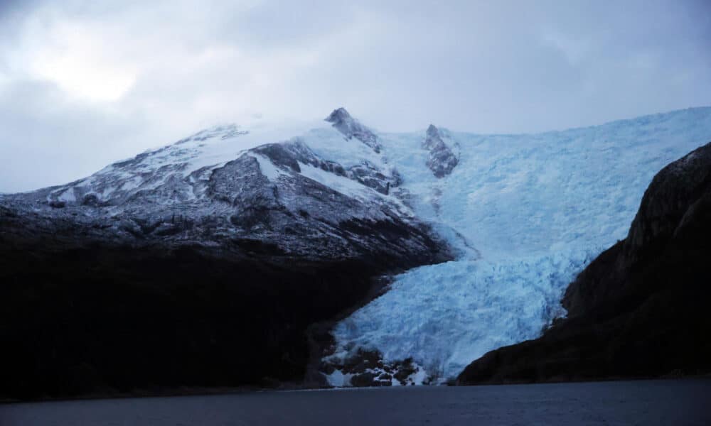 Fotografía de archivo de deshielo en un glaciar. EFE/ Elvis González