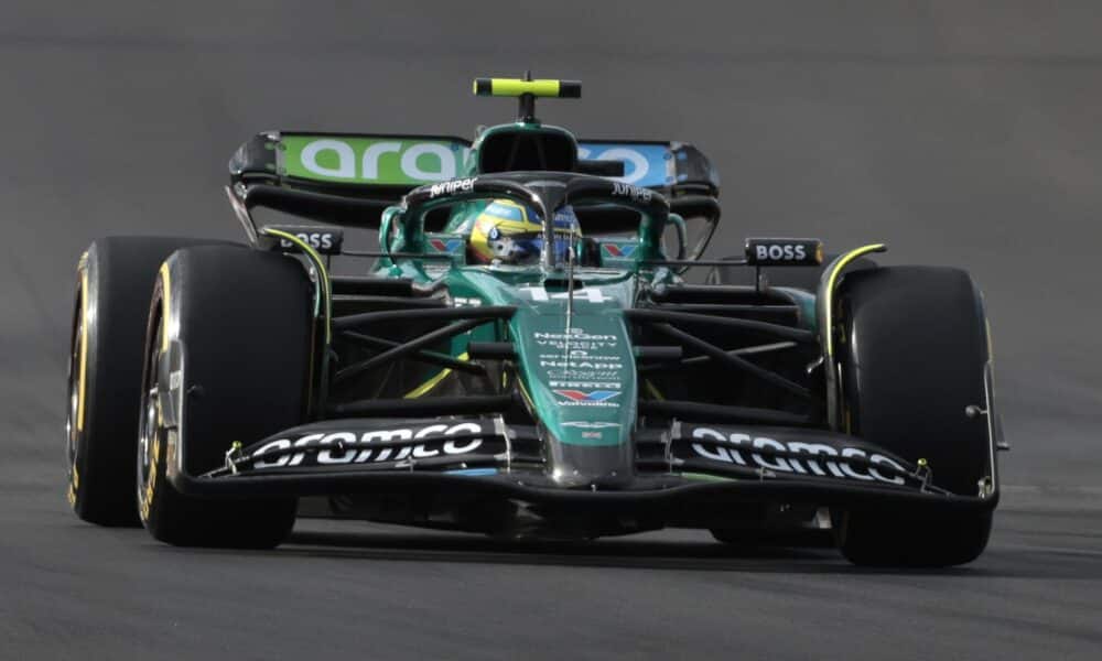 Fernando Alonso de España para el equipo Aston Martin en acción durante la clasificación para la carrera Sprint en Austin, Texas, EE.UU. EFE/EPA/JOHN MABANGLO