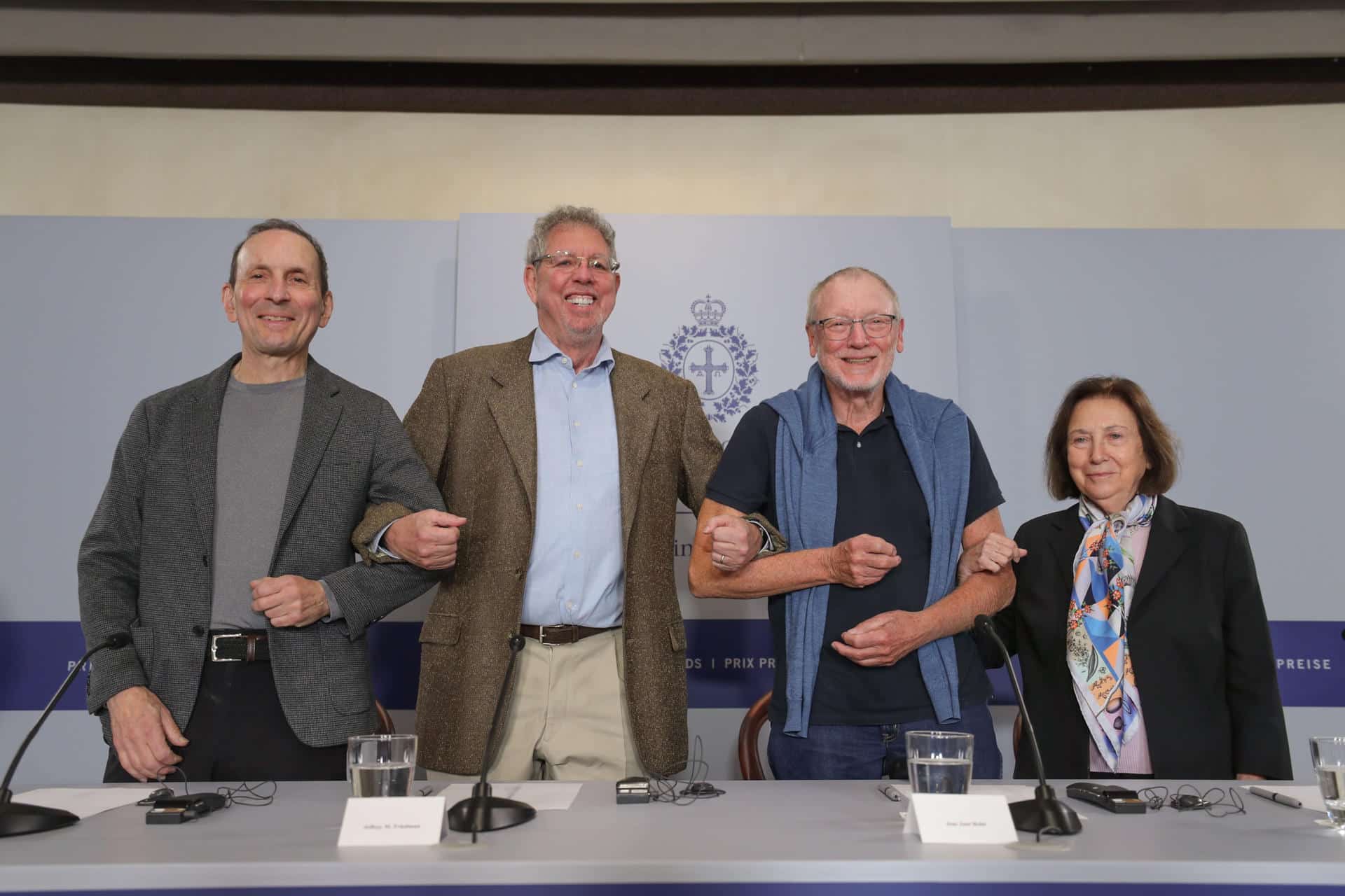 Los científicos Daniel J. Drucker (i), Jeffrey M. Friedman (2i), Jens Juul Holst (2d) y Svetlana Mojsov (d), distinguidos con el Premio Princesa de Asturias de Investigación Científica y Técnica 2024, al inicio del encuentro con la prensa que mantuvieron este miércoles en la ciudad española de Oviedo. EFE/J.L.Cereijido.