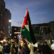 Personas participan en una manifestación a favor de Palestina este lunes en La Paz (Bolivia). EFE/Luis Gandarillas