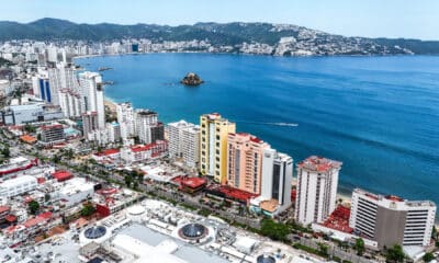 Fotografía aérea de un hotel en el balneario de Acapulco en el estado de Guerrero (México). EFE/David Guzmán